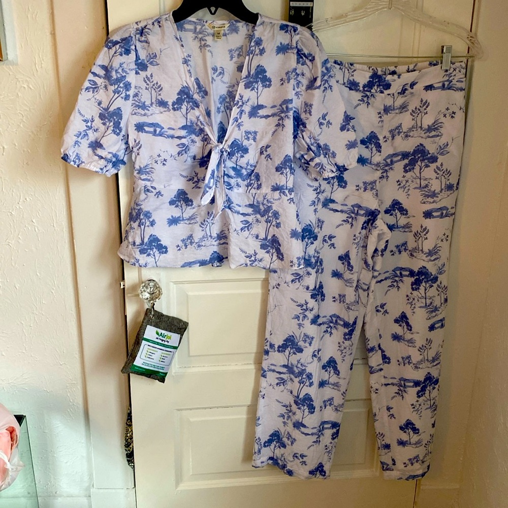 Woman’s two-piece pants set